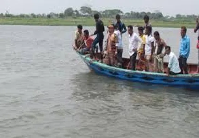 না.গঞ্জে নৌকা ডুবির ঘটনায় মা-মেয়ে নিখোঁজ