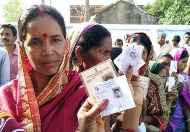 পশ্চিমবঙ্গে তৃতীয় দফায় ৬২ আসনে ভোট গ্রহণ চলছে