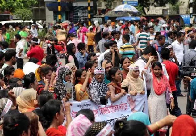 নার্সদের মশাল মিছিল সন্ধ্যায়