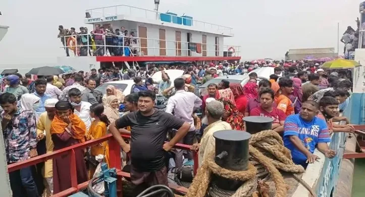 ঈদের ছুটি শেষে আজও কর্মস্থলে ফিরছে মানুষ