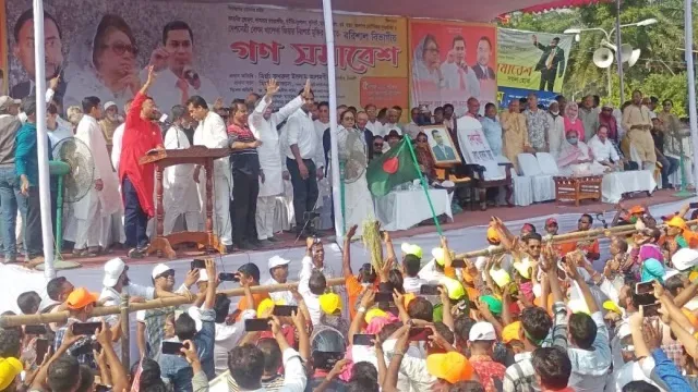 ফরিদপুরের গণসমাবেশ মঞ্চে মির্জা ফখরুল