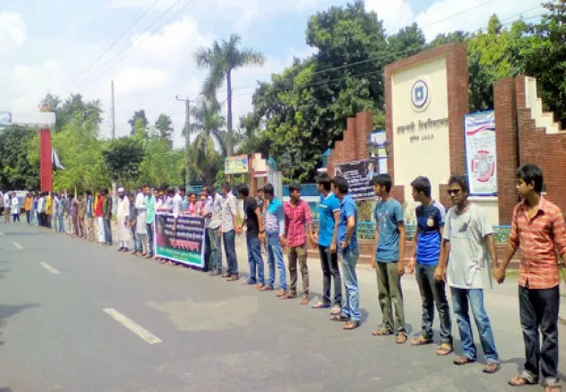 রাবিতে আজও ক্লাস বর্জন, বিক্ষোভ ও সড়ক অবরোধ