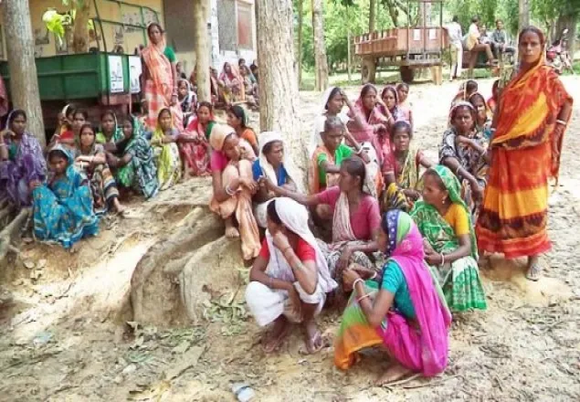 ১৫ দফা দাবিতে চা-শ্রমিকদের ধর্মঘট