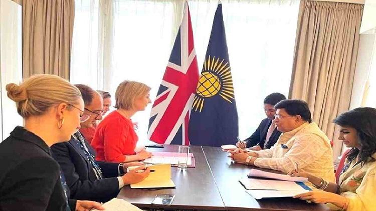 Bangaladesh asks London to resettle one lakh Rohingyas