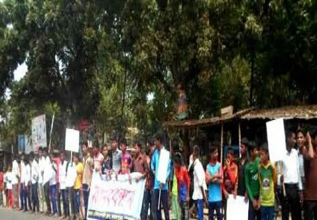 সৈয়দপুরেঘন ঘন লোড শেডিং, প্রতিবাদে মানববন্ধন