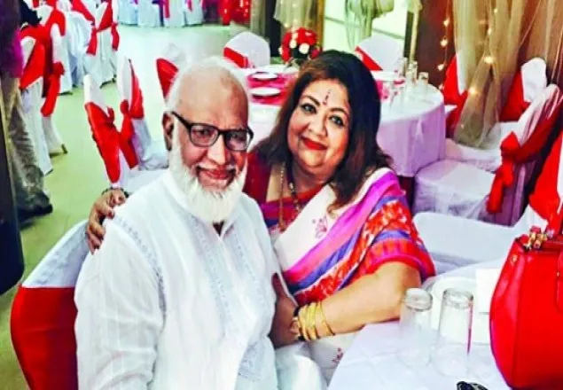 মঞ্চে বাবা-মেয়ের একসঙ্গে গজল পরিবেশন