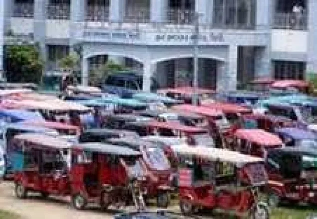 বহু নারীর জীবনকে অচল করে দিয়েছে 'ইজিবাইক'