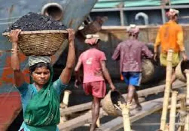 শ্রমিকরা বিভিন্ন ভাবে আজো নির্যাতিত হচ্ছে