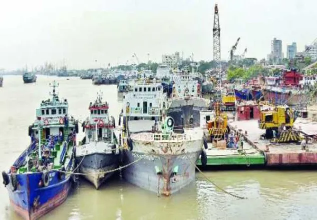 দুই দফা বৈঠক বিফল, জাহাজ মালিকদের ধর্মঘট অব্যাহত