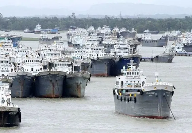 মন্ত্রীর আশ্বাসে পণ্যবাহী জাহাজ চালানোর ঘোষণা