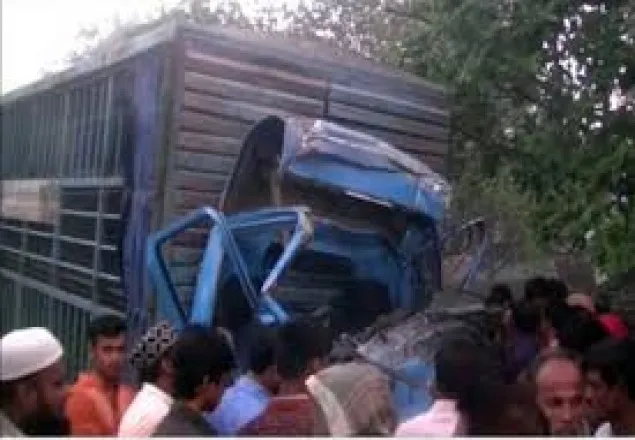 রাজধানীতে ট্রাক-কাভার্ডভ্যানের সংঘর্ষ, নিহত ২
