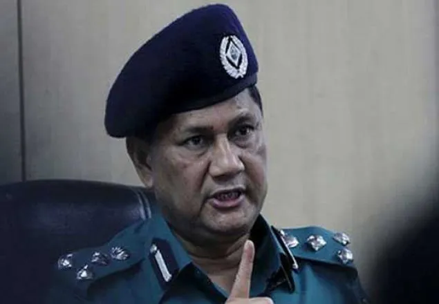 'ব্যক্তিগত গাড়িতে স্টিকার লাগালে ব্যবস্থা' 
