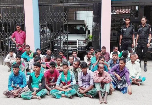 বরিশালে দু'ট্রাক চিংড়ি পোনা জব্দ, আটক ৩৭