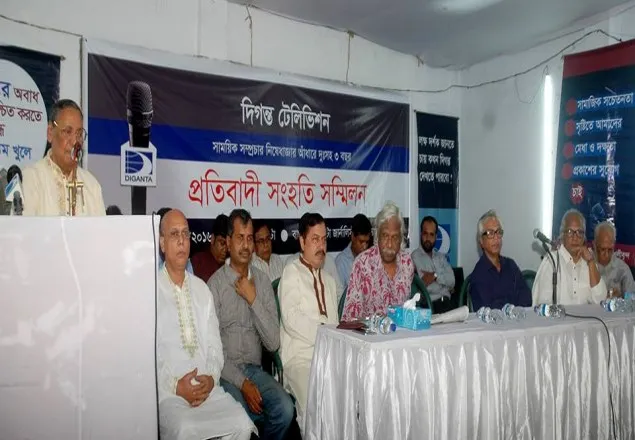 সরকার চালাচ্ছে মাফিয়া গ্রুপ: ফরহাদ মজহার