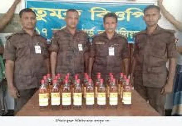 উখিয়ায় ৭২ বোতল বিদেশী মদ উদ্ধার