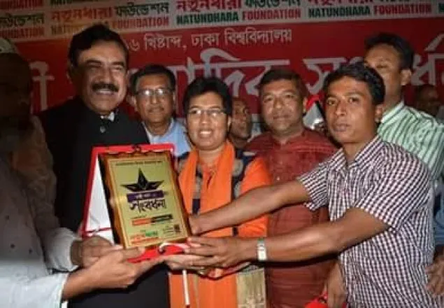 সেরা সাংবাদিকতায় পলাশবাড়ীর সাংবাদিককে ক্রেষ্ট প্রদান