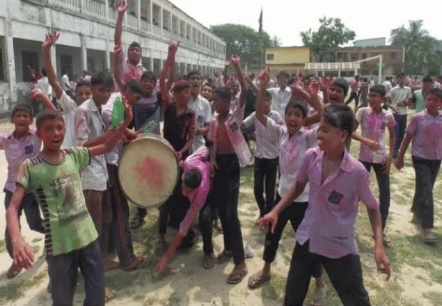 কালীগঞ্জে বিদ্যালয়কে জাতীয় করার ঘোষণায় আনন্দ মিছিল