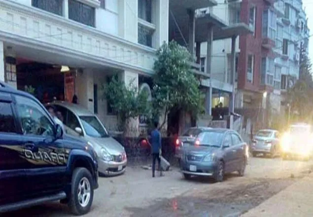 কারাগারের পথে রওনা হয়েছেন স্বজনেরা
