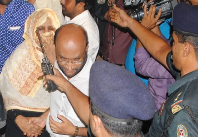 কারাগার থেকে বের হয়েছেন পরিবারের সদস্যরা