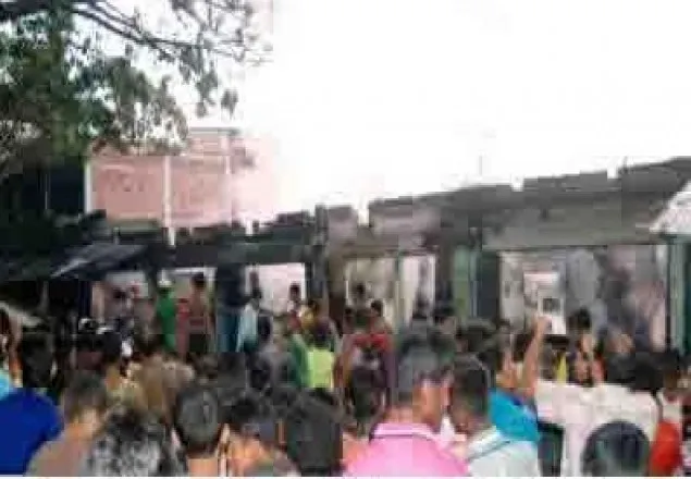 উখিয়ায় অগ্নিকাণ্ডে ৭ দোকান পুড়ে ব্যাপক ক্ষয়-ক্ষতি