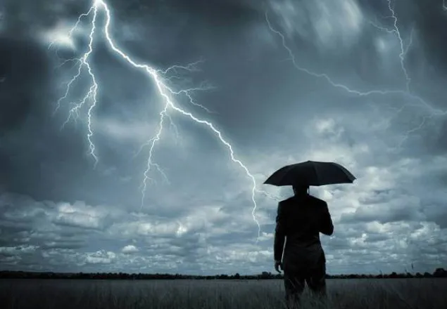 বজ্রপাত থেকে বাঁচতে করণীয়!