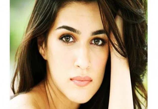 শুটিংয়ে চোট পেলেন কৃতি
