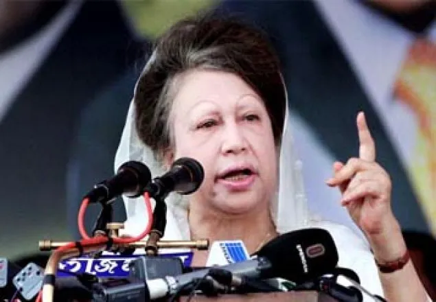 সরকার দেশে সন্ত্রাসের রাজত্ব কায়েম করেছে: খালেদা