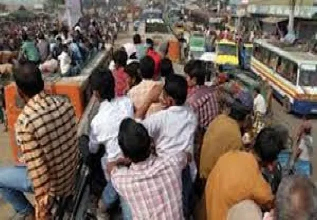 বগুড়ায় বাসের ছাদ থেকে নিহত ২