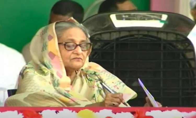 কাওলায় আওয়ামী লীগের জনসমাবেশ মঞ্চে শেখ হাসিনা