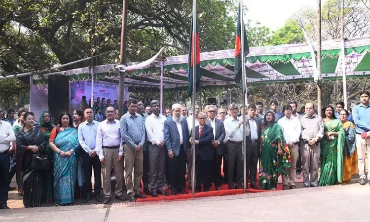 ঢাবিতে পতাকা উত্তোলন দিবস পালিত
