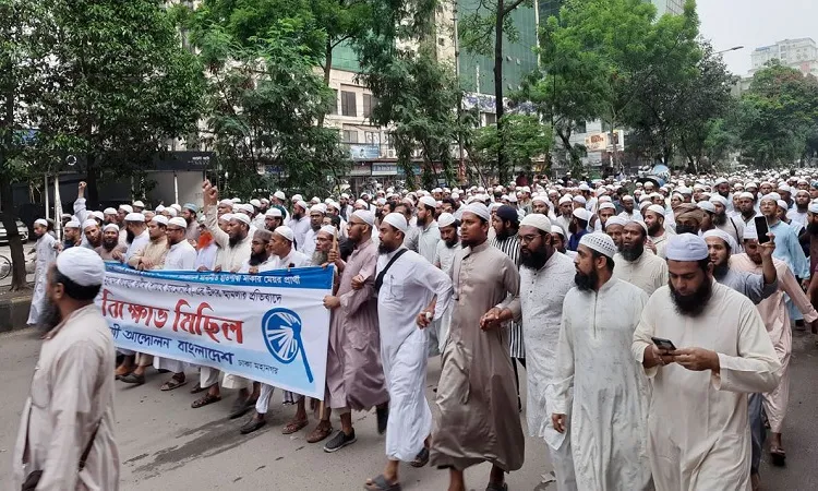 হাতপাখার প্রার্থীর ওপর হামলার প্রতিবাদে রাজধানীতে বিক্ষোভ