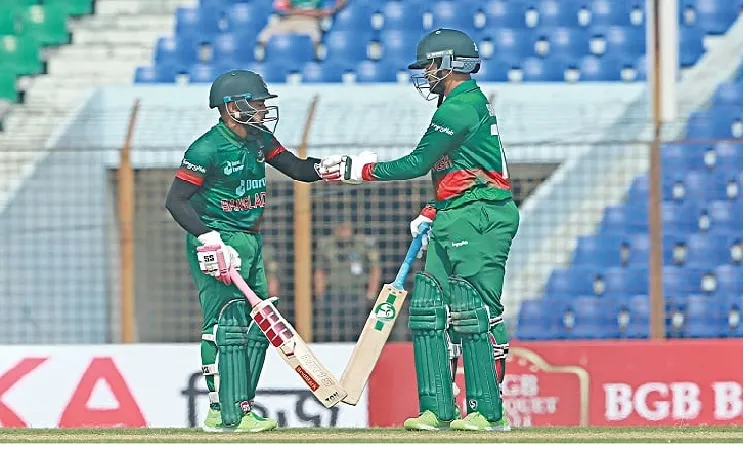সাকিব-মুশফিকের ব্যাটে ব্যাটে ঘুরে দাঁড়ানোর চেষ্টায়