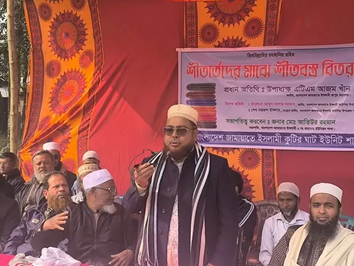কাউনিয়ায় জামায়াতের শীতবস্ত্র বিতরন