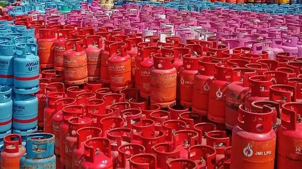 ডিসিদের বেশি দামে এলপিজি বিক্রির অভিযোগ খতিয়ে দেখার নির্দেশ