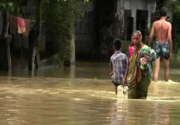 পাহাড়ি ঢলে মৌলভীবাজারে জলাবদ্ধতা