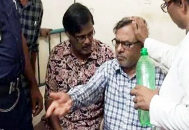 চড় মেরে সাংসদ বলেন, ‘শালা কান ধর’: শিক্ষক