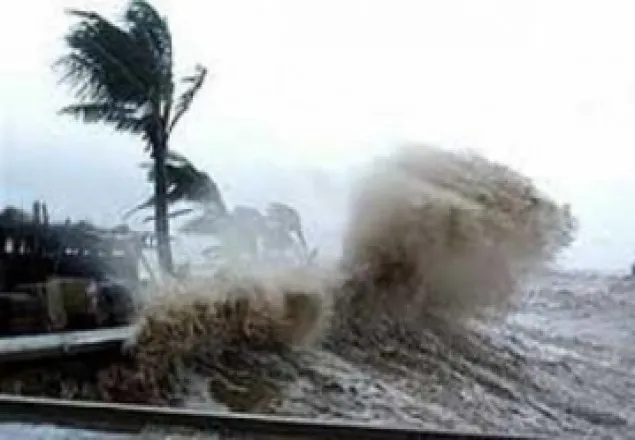 রোয়ানু মোকাবিলায় ১৬  কন্ট্রোল রুম, ছুটি বাতিল