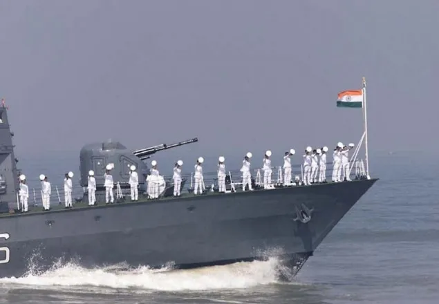দ. চীন সাগরে ক্ষেপণাস্ত্রসহ যুদ্ধজাহাজ পাঠালো ভারত