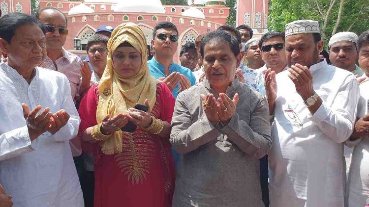 Rozina gives Goalanda a beautiful mosque