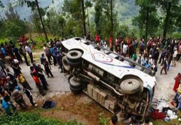 ভারতের হিমাচলে বাস দুর্ঘটনায় নিহত ১৪