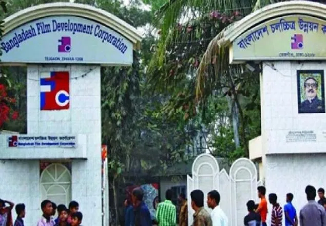 বন্ধ হয়ে যাচ্ছে ছবি মুক্তির প্রক্রিয়া