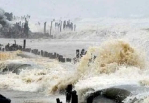 দেশে রোয়ানু’র আঘাতে শিশুসহ নিহত ১৪