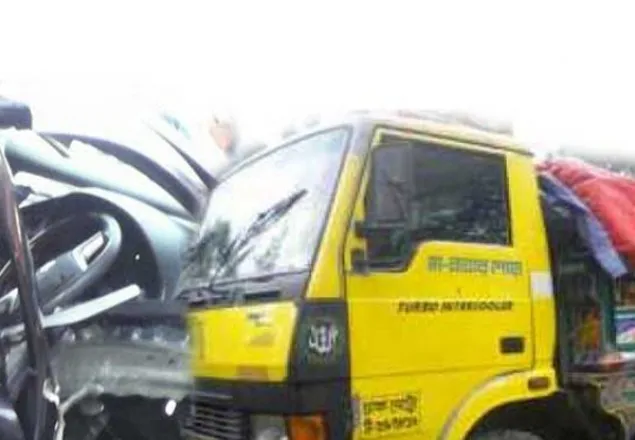 সিরাজদিখান ট্রাক-পিকআপ সংঘর্ষে নিহত ৩