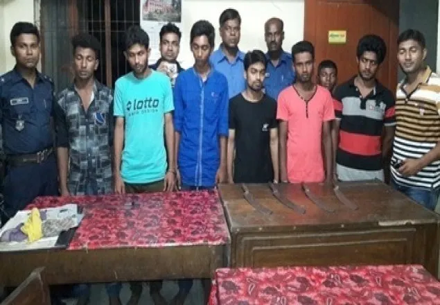 চুয়াডাঙ্গায় অস্ত্রসহ ৭ জন গ্রেফতার