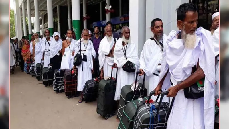 দেশে ফিরেছেন ৬৩ হাজার ৮৩২ জন হাজি, ১০৮ জনের মৃত্যু