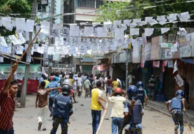 নড়াইলে আ.লীগের দু'গ্রুপের সংঘর্ষে গুলিবিদ্ধ ১০