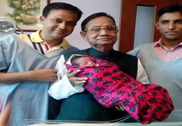 মেয়ের বাবা হলেন রেলমন্ত্রী