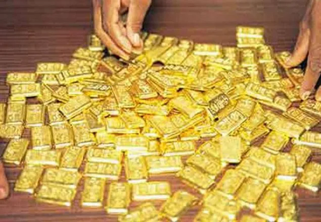 শাহ আমানতে চারটি স্বর্ণের বার উদ্ধার, আটক ১