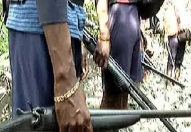 'মাস্টার বাহিনী'র ৭ সদস্যের আত্মসমর্পণ 