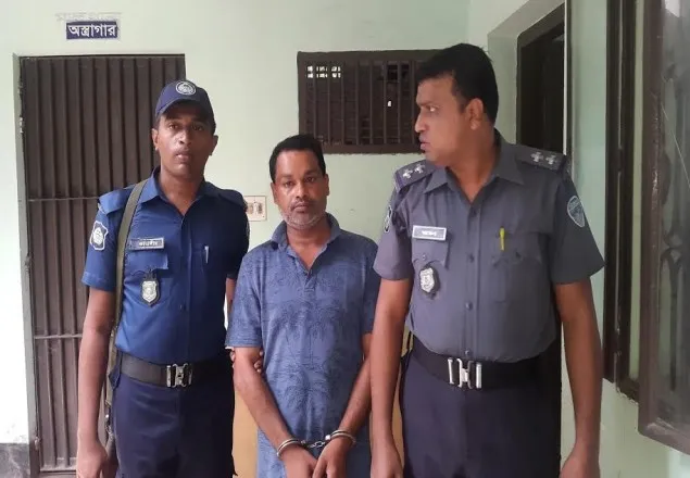 নোয়াখালীতে টাকা আত্মসাত; জেলা পরিষদের হিসাবরক্ষক আটক